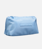 Geschlossenen Nø Cosmetics Adventskalendertasche auf grauem Hintergrund. 