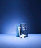 Nø Cosmetics Cozy Winter Days Set 2026 auf blauem Hintergrund.