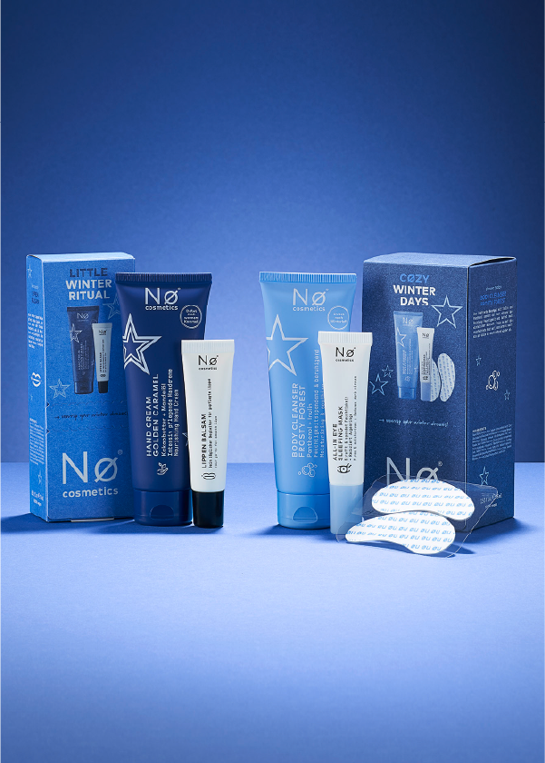 Navigationsteaser der Geschenksets von Nø Cosmetics aus 2026 auf blauem Hintergrund.