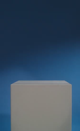 Adventskalender von Nø Cosmetics werden mit Inhalten von einer Frau präsentiert, mobile Ansicht.