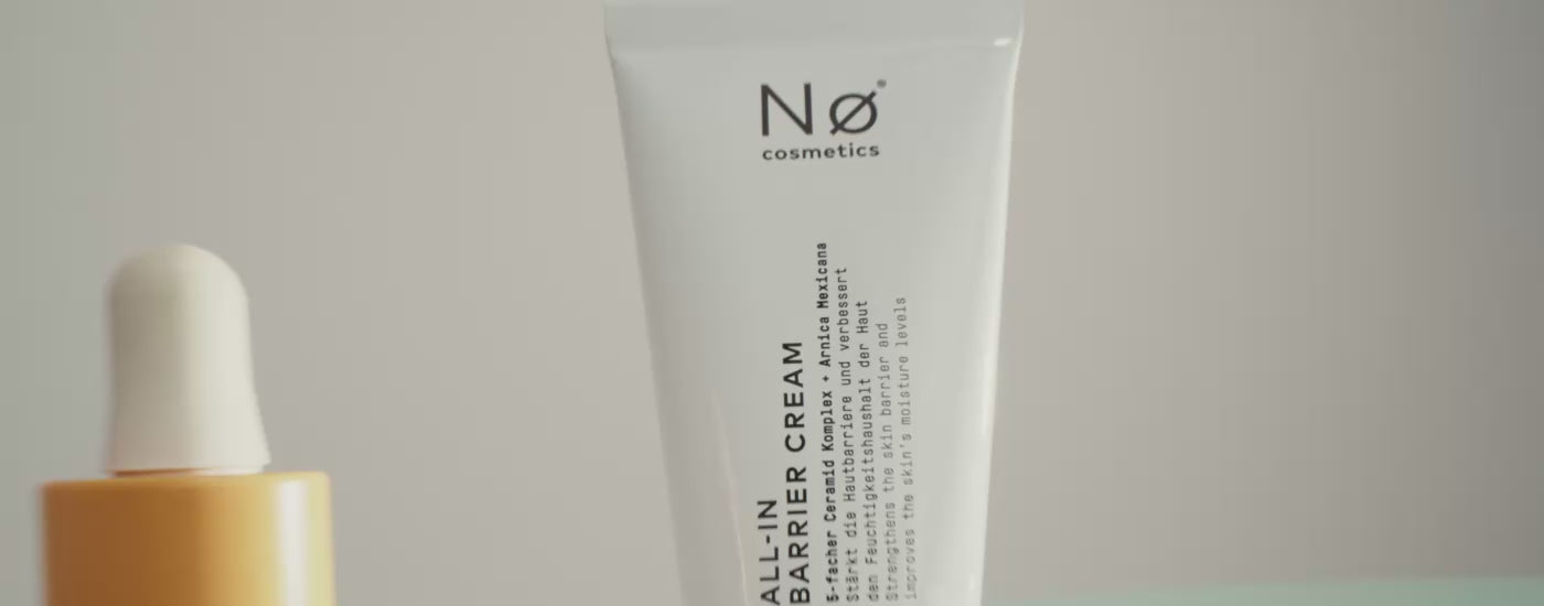 Eine Gruppe junger Menschen testet die neuen Produkte aus der ALL-IN Reihe von Nø Cosmetics.
