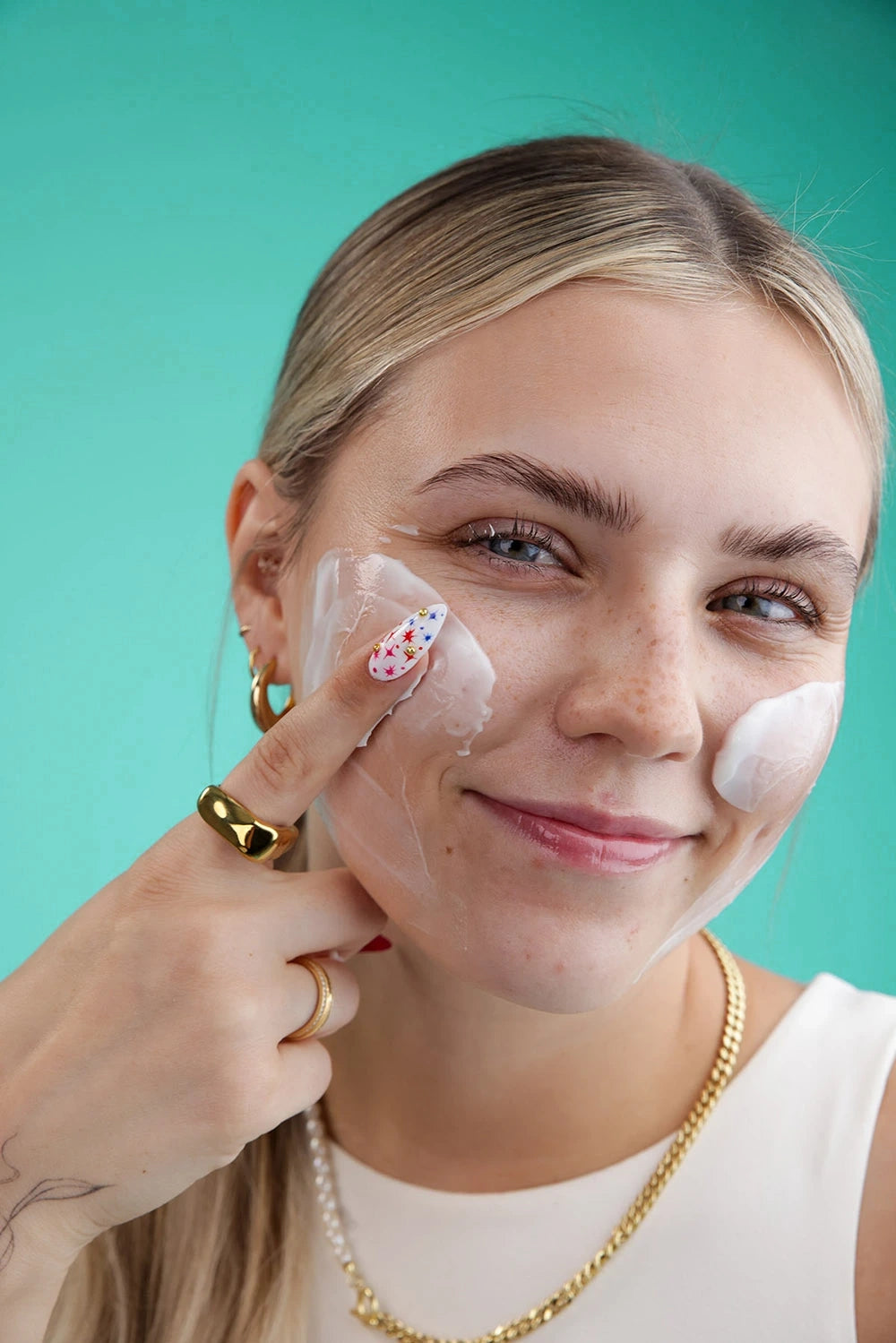 Caro Kroll mit dem Re-Balance Cream Cleanser